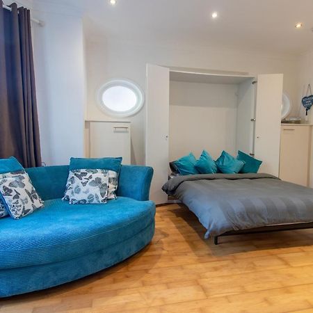 Spacious And Light Flat In Clapham Лондон Екстериор снимка