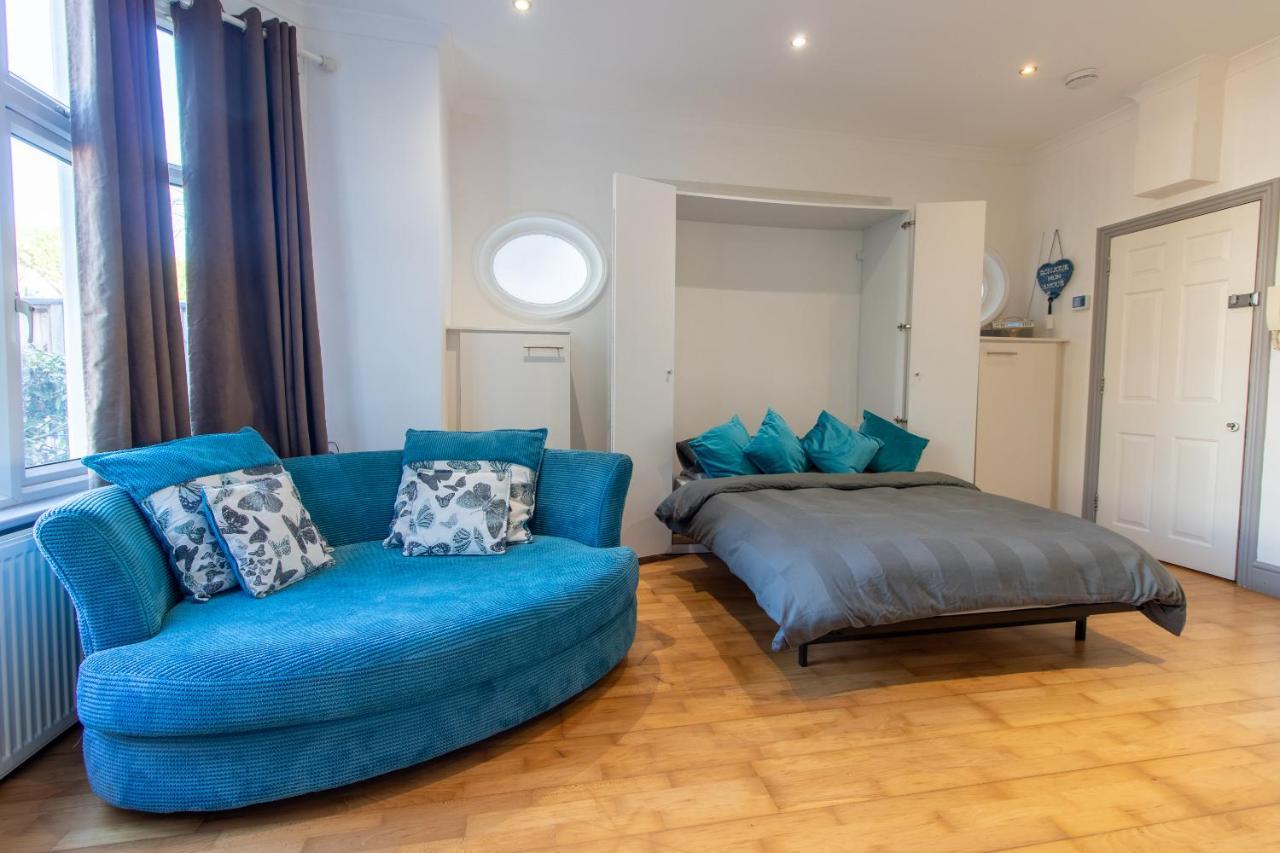 Spacious And Light Flat In Clapham Лондон Екстериор снимка
