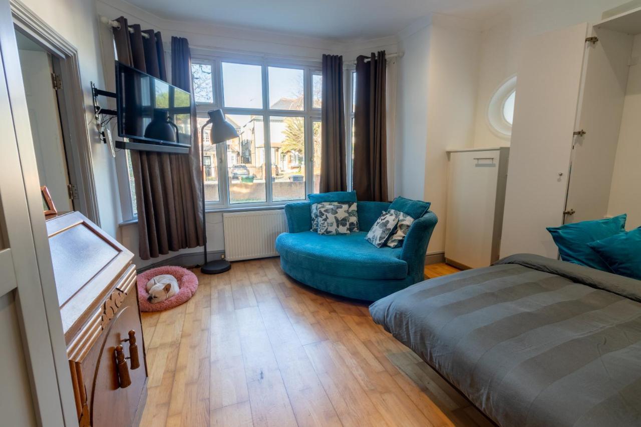 Spacious And Light Flat In Clapham Лондон Екстериор снимка