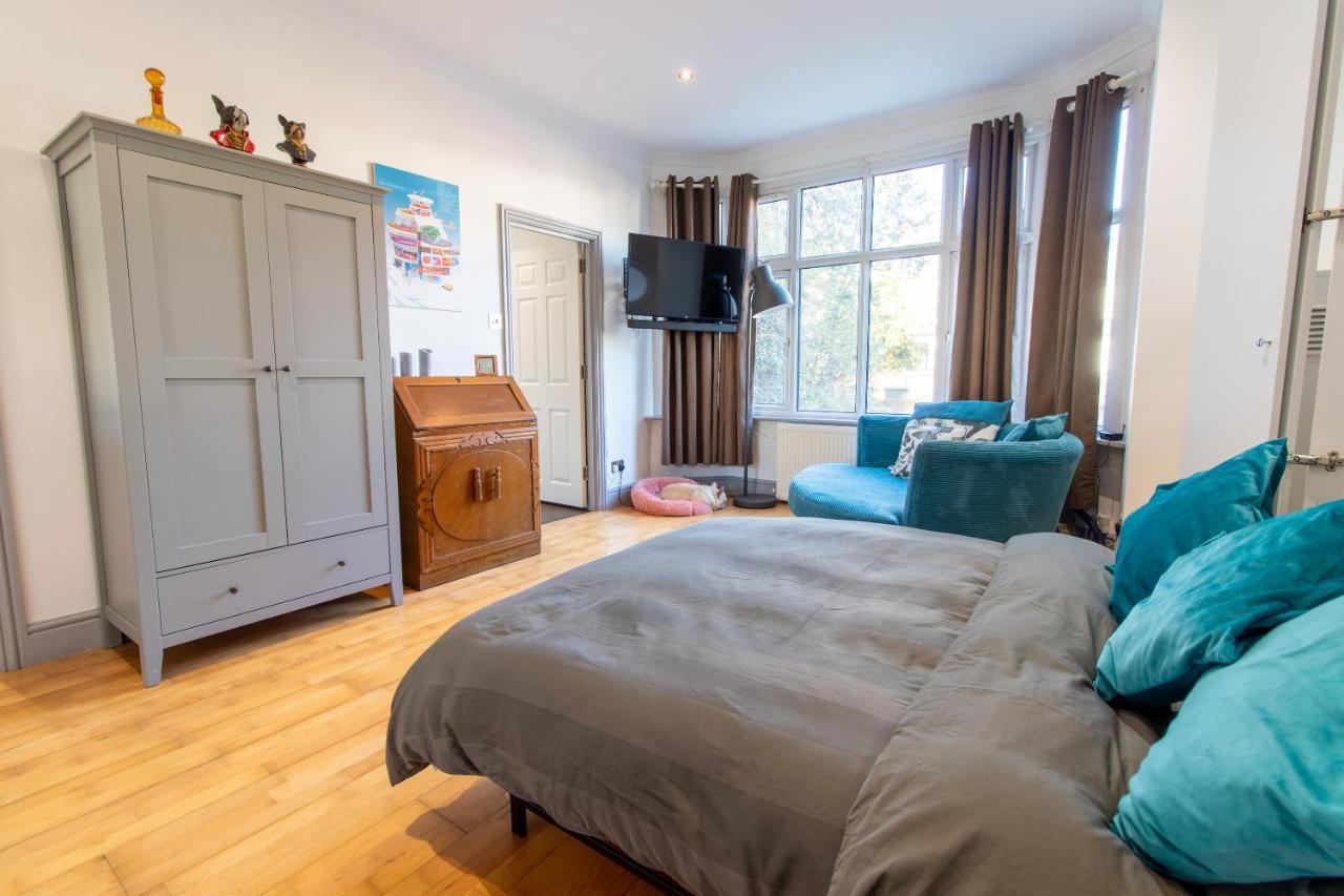 Spacious And Light Flat In Clapham Лондон Екстериор снимка